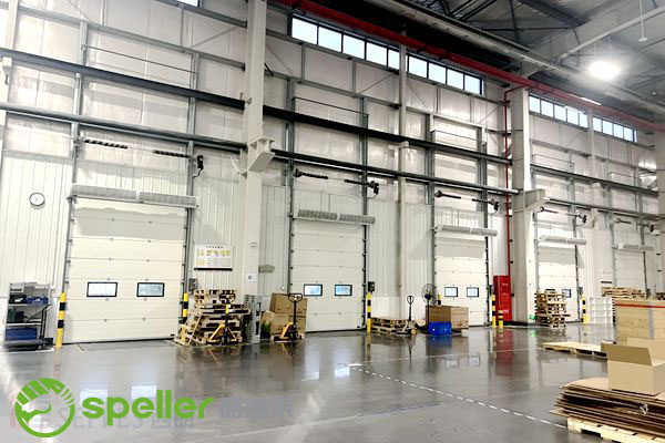 盛普萊門業(yè)提升門.jpg 盛普萊門業(yè)提升門.jpg