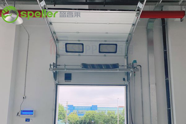 盛普萊門業(yè)提升門.jpg 盛普萊門業(yè)提升門.jpg