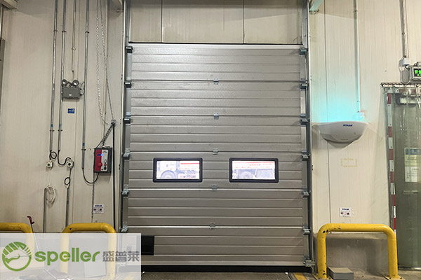 南通食品物流出貨口不銹鋼提升門.jpg 南通食品物流出貨口不銹鋼提升門.jpg