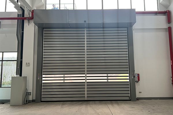 噴砂房環境挑戰升級，渦輪硬質快速門如何破解粉塵與效率難題？